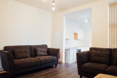 5 bed house, William Street, City Centre, Loughborough, LE113BX - Image 1