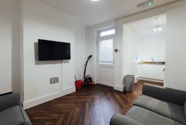 4 bed house, Oxford Street, City Centre, Loughborough, LE115DR - Image 1