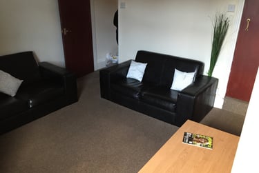 5 bed house, Oxford Street, City Centre, Loughborough, LE115DR - Image 1