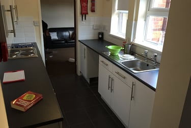 5 bed house, Oxford Street, City Centre, Loughborough, LE115DR - Image 2