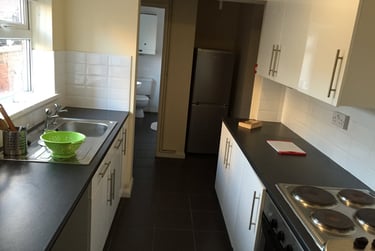 5 bed house, Oxford Street, City Centre, Loughborough, LE115DR - Image 3