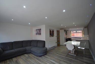 3 bed house, Woodsley Road, Hyde Park, Leeds, LS61SB - Image 1