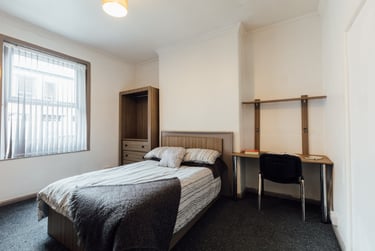 6 bed house, Marshall Street, Newland, Hull, HU53DA - Image 1