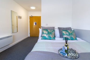 Premium Ensuite at The Croft, Cathedral Road, City Centre, Derby, DE13FQ - Image 2