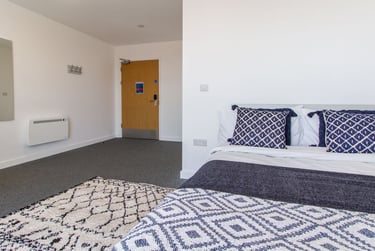 XL Premium Ensuite at The Croft, Cathedral Road, City Centre, Derby, DE13FQ - Image 1