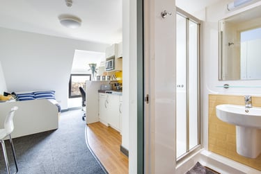 Bronze Studio at Fulham Palace Studios, 168-188 Fulham Palace Road, Hammersmith, London, W69PA - Image 2