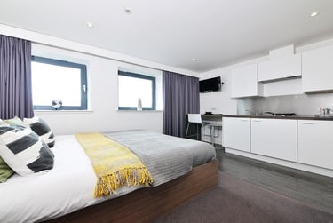 Classic Studio at Gallery Apartments, 2 Port Dundas Place, City Centre, Glasgow, G23LD - Image 1