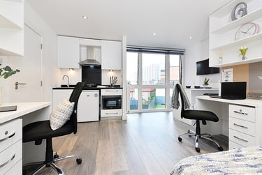 Classic Twin Studio at Miura, 33 Curzon Street, City Centre, Nottingham, NG31BE - Image 3