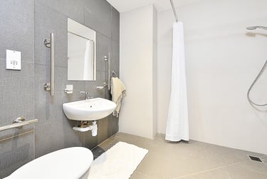 Large Premium Studio - Image 3