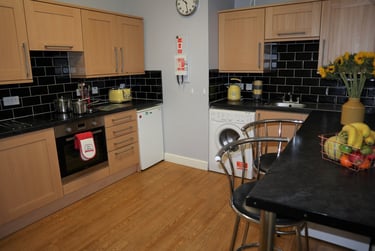 5 bed house, George House, Lower North Street, City Centre, Exeter, EX43ET - Image 1