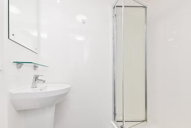 Attic En Suite at The Mill House, 400 Gorgie Road, Gorgie, Edinburgh, EH112BF - Image 3