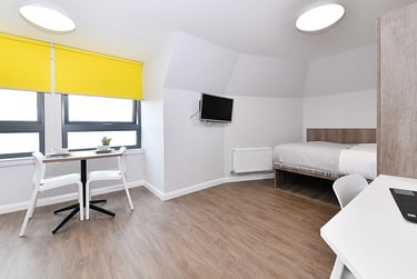 Gold Studio at The Mill House, 400 Gorgie Road, Gorgie, Edinburgh, EH112BF - Image 3