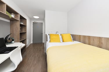 Silver En Suite at The Mill House, 400 Gorgie Road, Gorgie, Edinburgh, EH112BF - Image 2