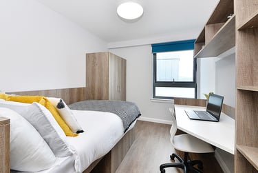 Attic Plus En Suite at The Mill House, 400 Gorgie Road, Gorgie, Edinburgh, EH112BF - Image 2