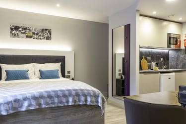 Elegance Apartment at Iconinc, Gravity, Beaumont Fee, City Centre, Lincoln, LN11UH - Image 1