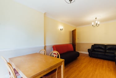 4 bed house, Oaklands Avenue, City Centre, Loughborough, LE113JF - Image 2