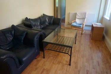 6 bed house, Royland Road, City Centre, Loughborough, LE112EH - Image 1