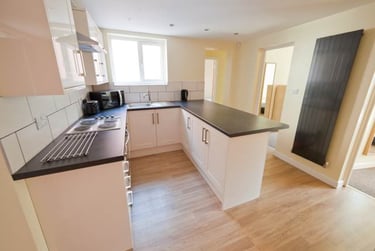 4 bed house, Ashby square, City Centre, Loughborough, LE115AA - Image 1
