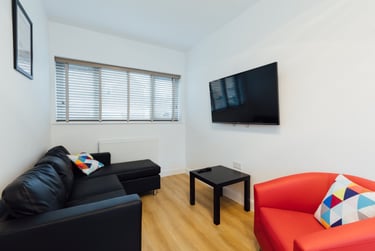 5 bed house, Goods Yard Close, City Centre, Loughborough, LE115EB - Image 1