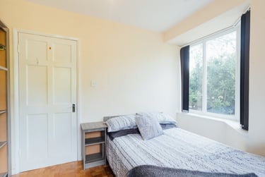 4 bed house, Holywell Drive, City Centre, Loughborough, LE113JX - Image 5