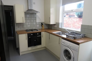 5 bed house, Royland Road, City Centre, Loughborough, LE112EH - Image 2