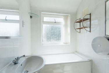 3 bed house, Holt Drive, Shelthorpe, Loughborough, LE113JA - Image 4