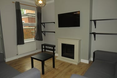 6 bed house, William Street, City Centre, Loughborough, LE113BX - Image 1