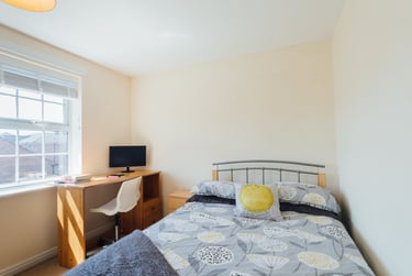 4 bed house, Goldfinch Close, City Centre, Loughborough, LE113HG - Image 1