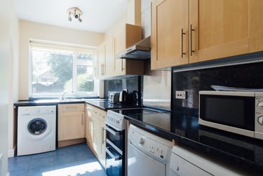 3 bed house, Holt Drive, Shelthorpe, Loughborough, LE113JA - Image 1