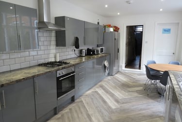 6 bed house, Radmoor Road, City Centre, Loughborough, LE113BP - Image 1