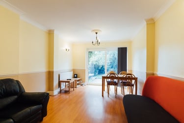 4 bed house, Oaklands Avenue, City Centre, Loughborough, LE113JF - Image 1