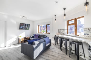 5 bed house, Queens Road, Hyde Park, Leeds, LS61HY - Image 1