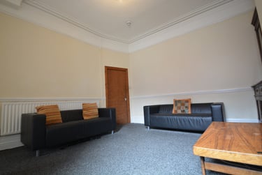6 bed house, Brudenell Road, Hyde Park, Leeds, LS61HA - Image 1
