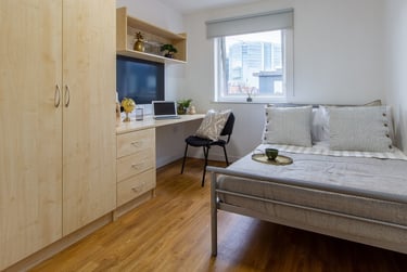 Platinum 2 Bed Apartment at Canalside, Lower Loveday Street, Central, Birmingham, B193SJ - Image 1