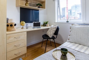 Platinum 2 Bed Apartment at Canalside, Lower Loveday Street, Central, Birmingham, B193SJ - Image 2