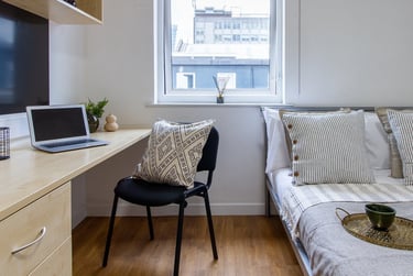 Platinum 2 Bed Apartment at Canalside, Lower Loveday Street, Central, Birmingham, B193SJ - Image 3