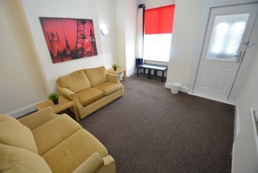 4 bed house, Burchett Terrace, Rampart Road, Leeds, LS62LR - Image 2