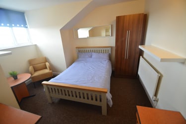 4 bed house, Burchett Terrace, Rampart Road, Leeds, LS62LR - Image 3