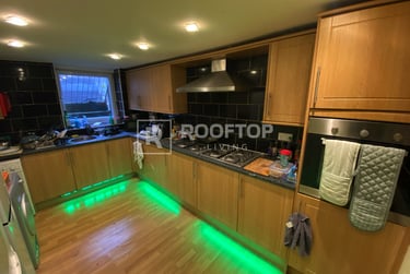 8 bed house, Mayville Avenue, Hyde Park, Leeds, LS61NQ - Image 2