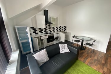 1 bed house, Chapeltown Road, Woodhouse, Leeds, LS73HY - Image 2