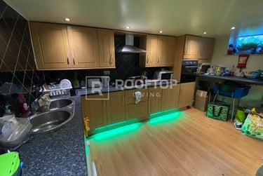 6 bed house, Welton Mount, Hyde Park, Leeds, LS61ET - Image 1