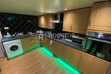 6 bed house, Welton Mount, Hyde Park, Leeds, LS61ET - Image 2