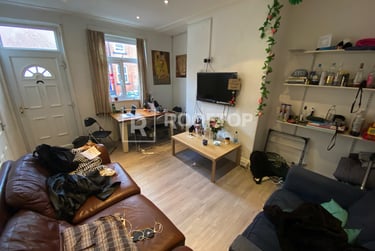 6 bed house, Welton Mount, Hyde Park, Leeds, LS61ET - Image 3