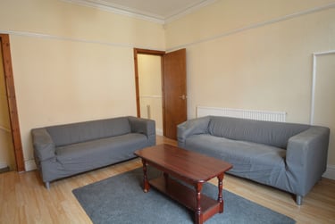 6 bed house, Hessle Place, Hyde Park, Leeds, LS61EU - Image 1