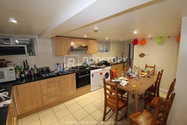 8 bed house, St. Michaels Villas, Headingley, Leeds, LS63AF - Image 3