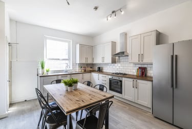 6 bed house, Woodsley Road, Hyde Park, Leeds, LS31DU - Image 1