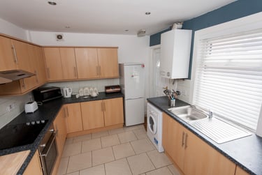 6 bed house, Norwood Terrace, Hyde Park, Leeds, LS61EA - Image 2