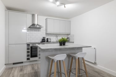 2 bed house, Knowle Mount, Burley, Leeds, LS42PP - Image 2