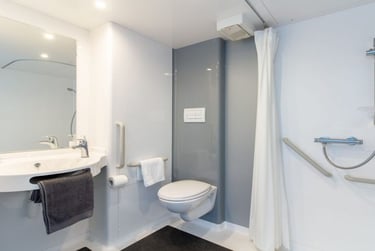 XL Classic Ensuite at The Croft, Cathedral Road, City Centre, Derby, DE13FQ - Image 2
