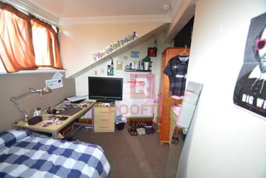 5 bed house, Norwood Place, Hyde Park, Leeds, LS61DY - Image 1